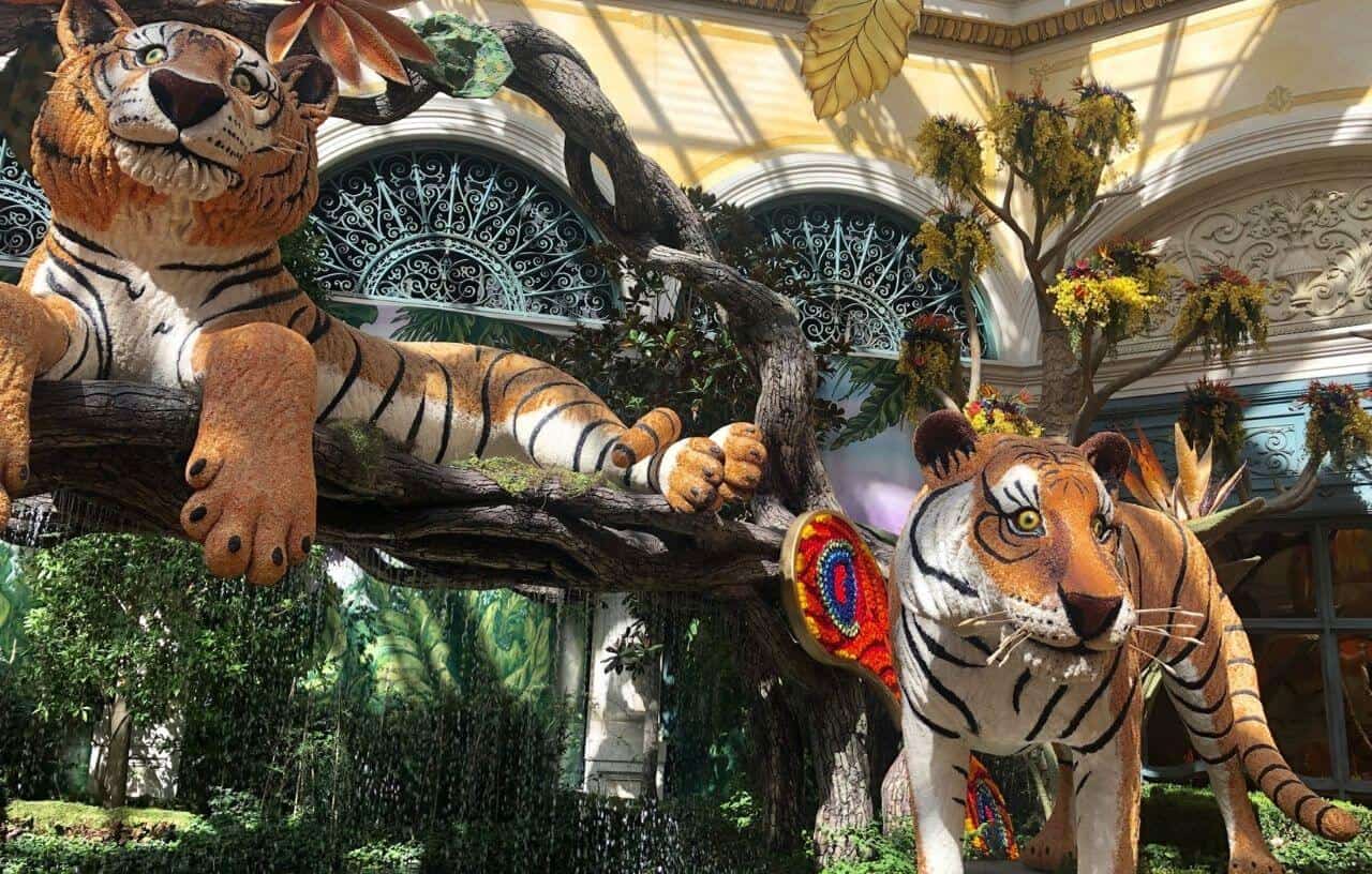 Bellagio luxury hotel conservatory moving tigers autumn botanic garden display