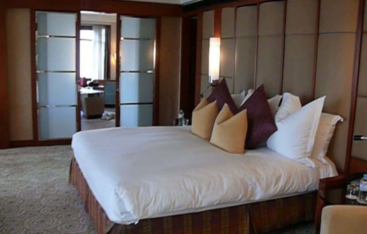 Luxury hotel Park Hyatt Melbourne Ambassador suite bedroom